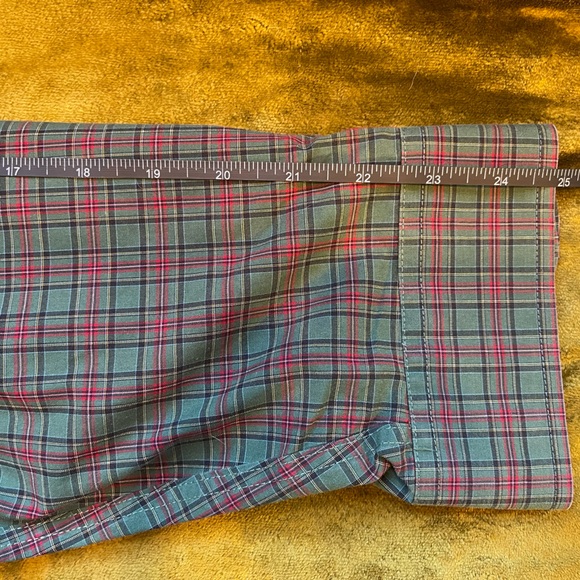 L.L. Bean SZ L Red and Green Holiday Plaid Shirt! - Picture 9 of 11